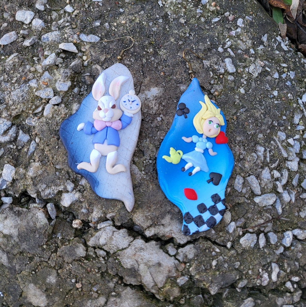 🐇🐰Alice in Wonderland⏱🎀Earrings ♥♠♦♣